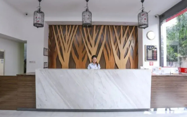 Guangzhou Baiyi Hotel Xingang Road