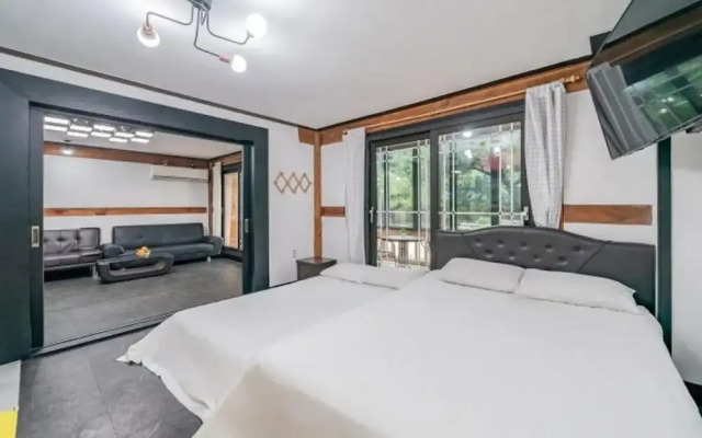Gyeongju Palace Pool Villa Pension