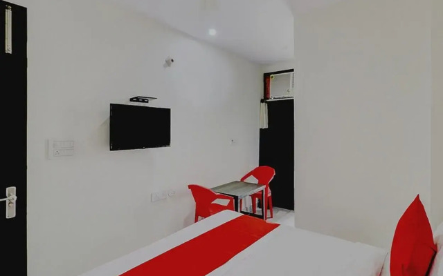 Roomshala Hotel Starlight