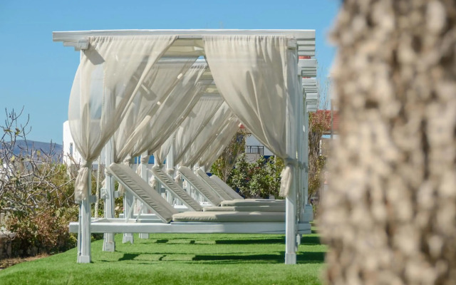 Birikos Hotel & Suites