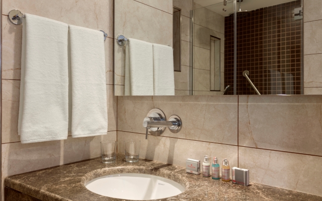 Grander Inn & Suites