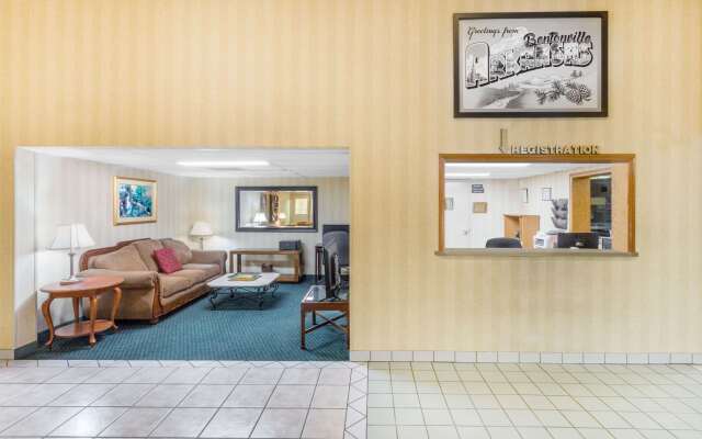 Super 8 by Wyndham Bentonville