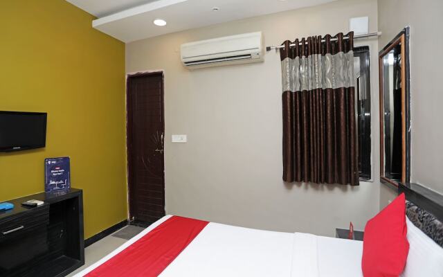 OYO 13392 Hotel Neeraj