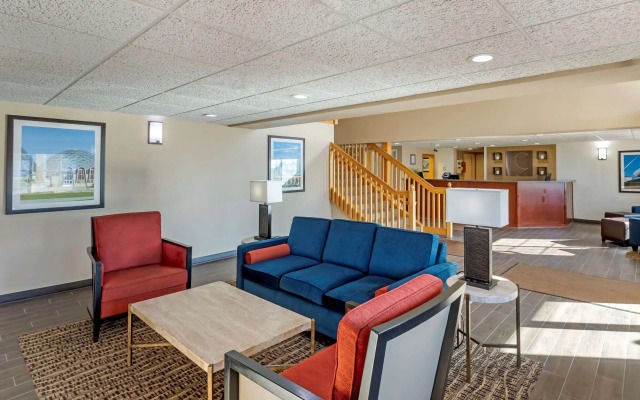 Comfort Inn & Suites Jackson - West Bend