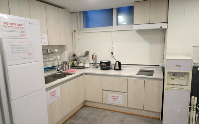 Kimchee Busan Station Guesthouse - Hostel