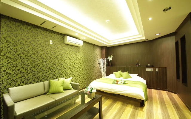 MINT Premium - Adult Only