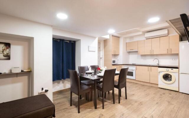 Apartamentos Day Madrid BEATAS Centro Gran Via Sol Malasaña