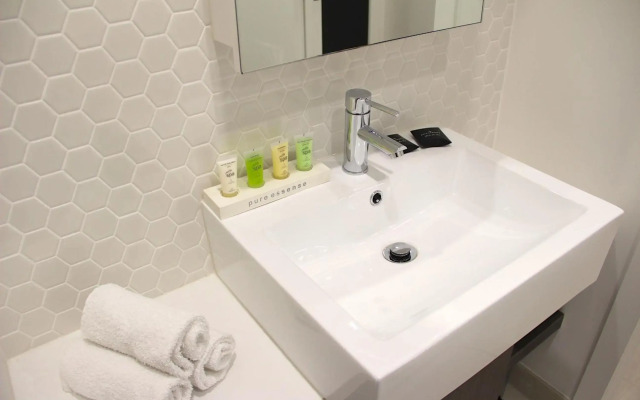 Whitehorse Apartment Hotel