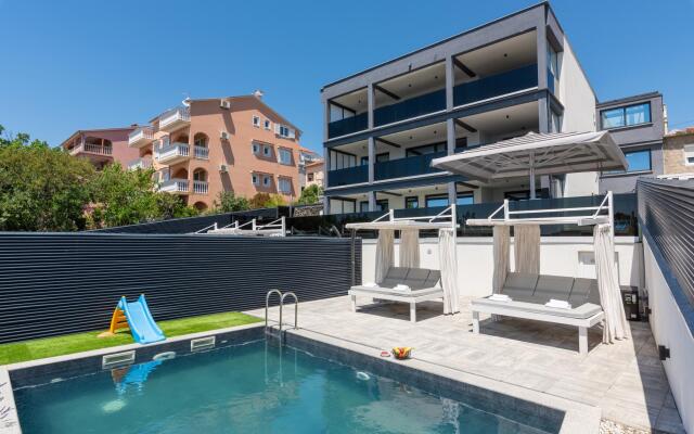 Twins III in Crikvenica