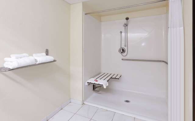 Days Inn & Suites by Wyndham Bentonville