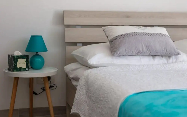 Comfy Apartment in Povlja Near Sea