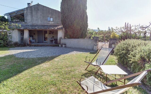 Rustic Cottage in Oppede With Shared Pool