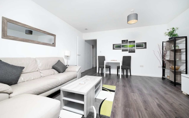 Stunning 2BR Flat With Balcony