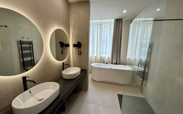 Hotel Mondragon