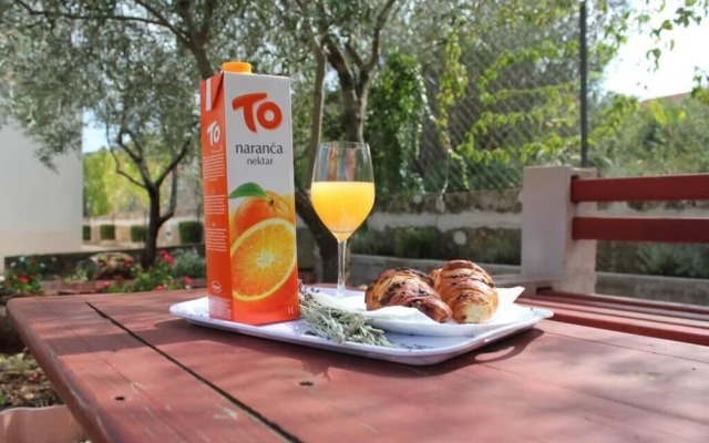 Sea View Apartment Orhideja, Sleeps 4