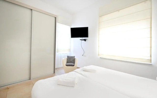 Amazing 2BR near the beach by HolyGuest