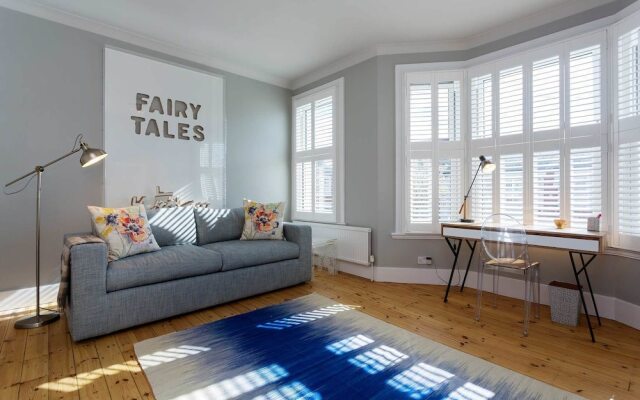 Veeve - Clapham Fairytale