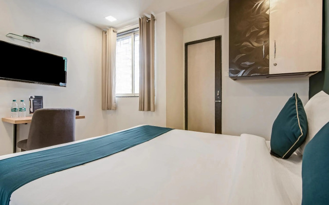 OYO SilverKey 76611 Nirsukh Palace