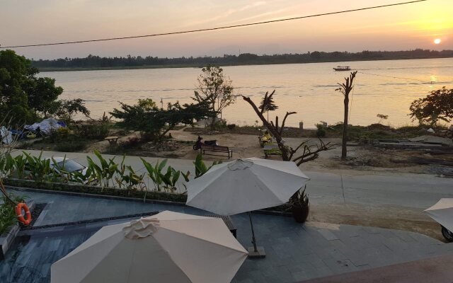 Serene Riverside Hotel Hoi An