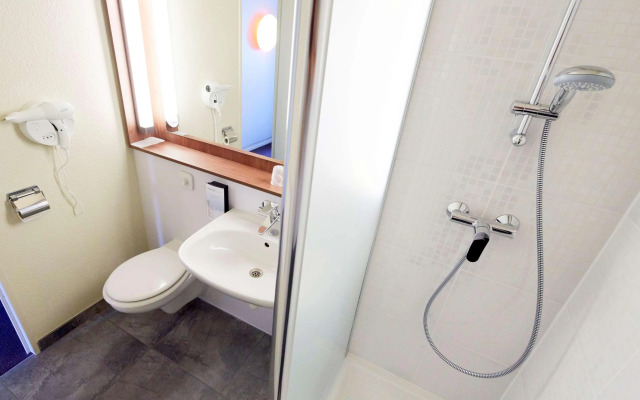 Campanile Poitiers - Site du Futuroscope