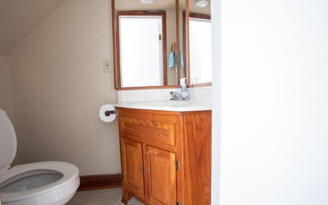 Cozy 2 BR at Constance Street