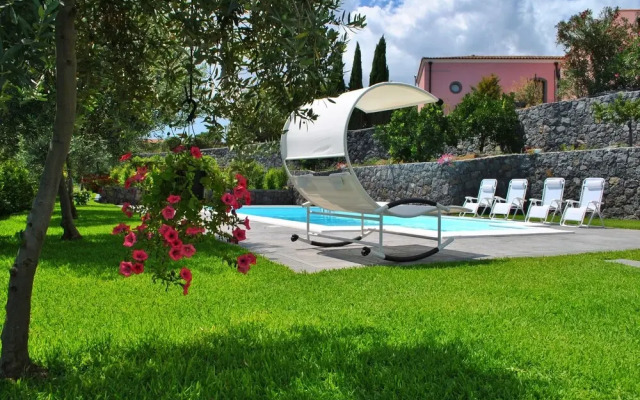 Villa Dedalisa by holidayngo