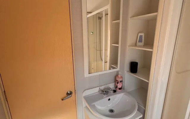 3 Bedroom, Side Gated Decking, Wifi, Pets Welcome
