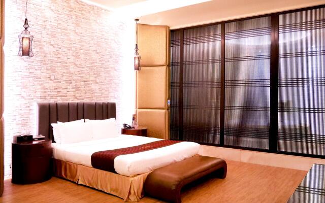 Moonshy Boutique Motel