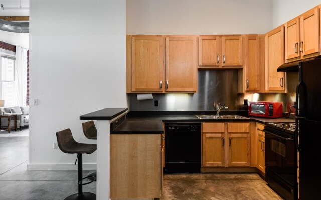 Spacious DT Lofts with Full Kitchen by Zencity