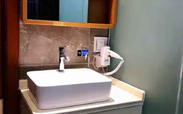 Yijia Hotel