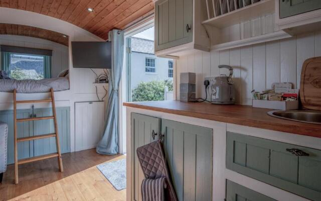 Willow - 1 Bedroom Shepherd's Hut - Amroth