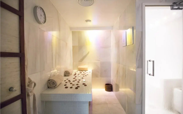 Hospes Puerta de Alcalá, a Member of Design Hotels