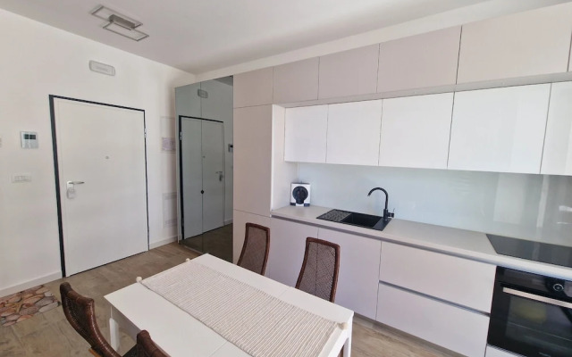 Luxury Modern apt w Garden, 3 min Walk to Beach