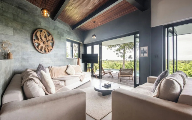 Luxurious 6BR Clifftop Villa, 5 Minutes to Bingin