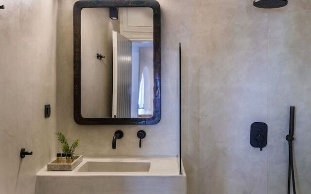 3 Caves by Caldera Houses