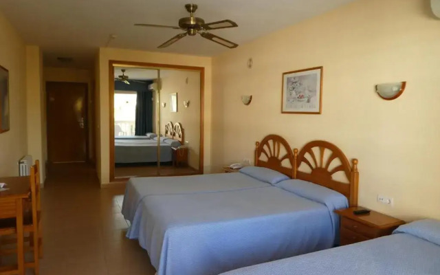 Hotel Parasol by Dorobe