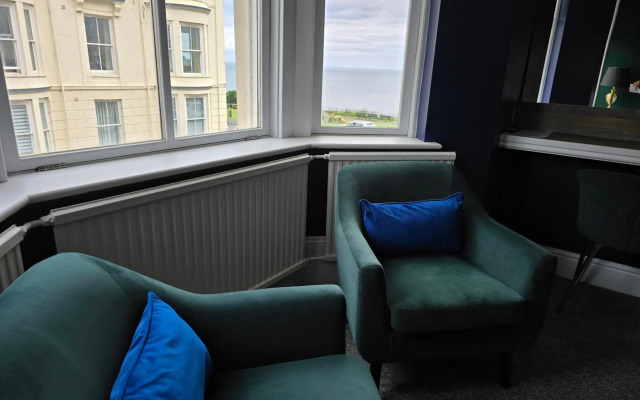 Delmont Hotel