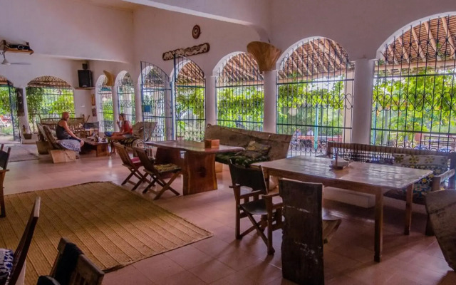 Distant Relatives Ecolodge & Backpackers