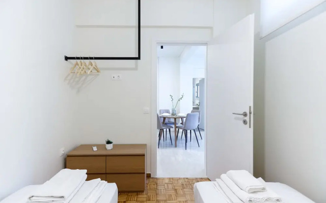 Modern 2-bedroom Apartment in Downtown Glyfada