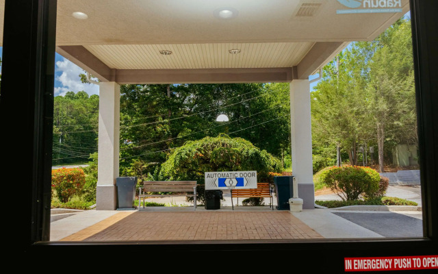 Clarion Pointe-Dillard near Blue Ridge Mountains