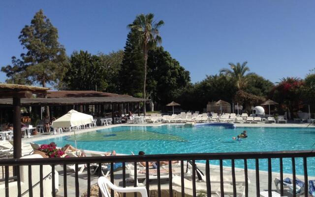 Paphos Gardens Holiday Resort - Hotel And Apartments