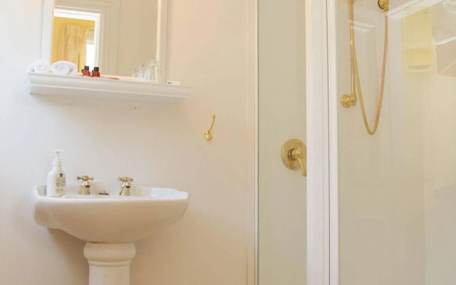 The Old Manse Boutique