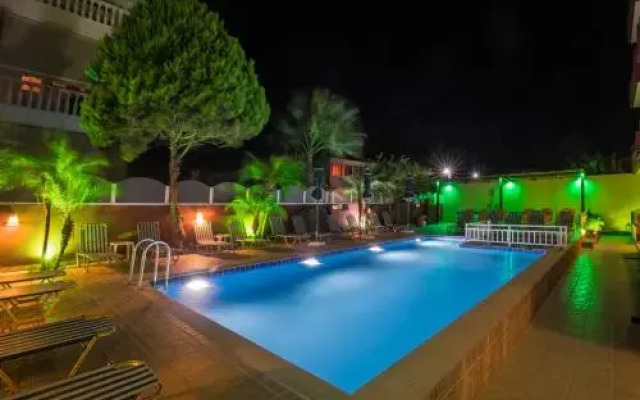 Denphill Apartments & Hotel