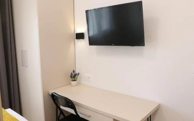 Apartment MARY- 2 free parking, near Mall of Split