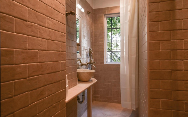 Aristocratic Sofia Studio Apartment Next to Cathedral