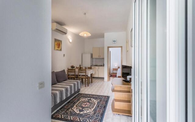 Apartments and rooms Vedra