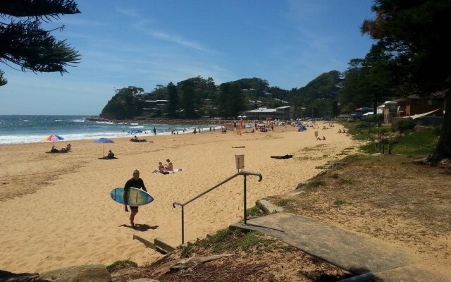 Rockwall Avoca Beach