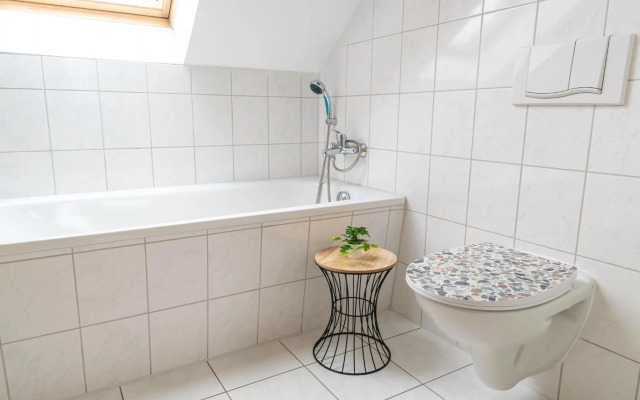 Schöne Dachterasse NETFLIX & PRIME Zentral Modern bis 4 Pers