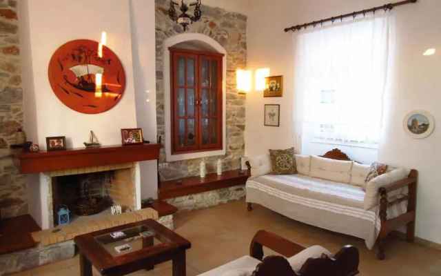 Luxury 100 m2 house in the centre of Naxos
