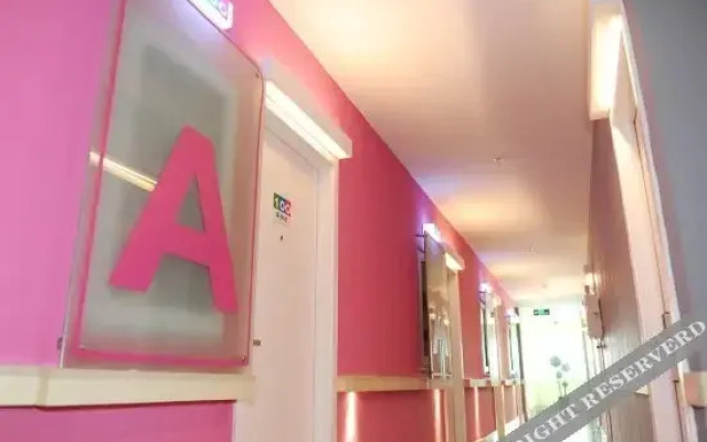 Yibai Chain Hotel (Changsha Wuyi Square Pedestrian Street Metro Station)